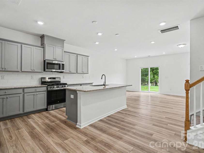 4035 Lawnview Drive, Charlotte, NC 28269.  MLS# CAR4386706, YatesRealty ID 32282. 