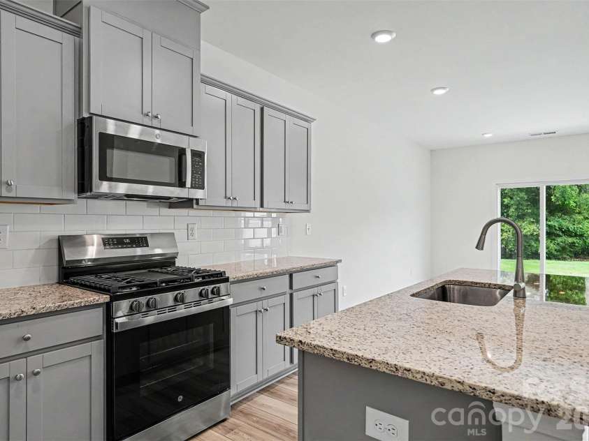 4035 Lawnview Drive, Charlotte, NC 28269.  MLS# CAR4386706, YatesRealty ID 32282. 