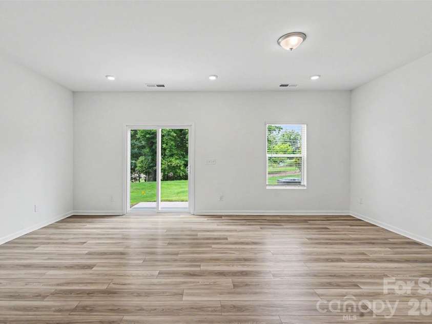 4035 Lawnview Drive, Charlotte, NC 28269.  MLS# CAR4386706, YatesRealty ID 32282. 