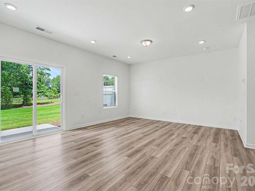 4035 Lawnview Drive, Charlotte, NC 28269.  MLS# CAR4386706, YatesRealty ID 32282. 
