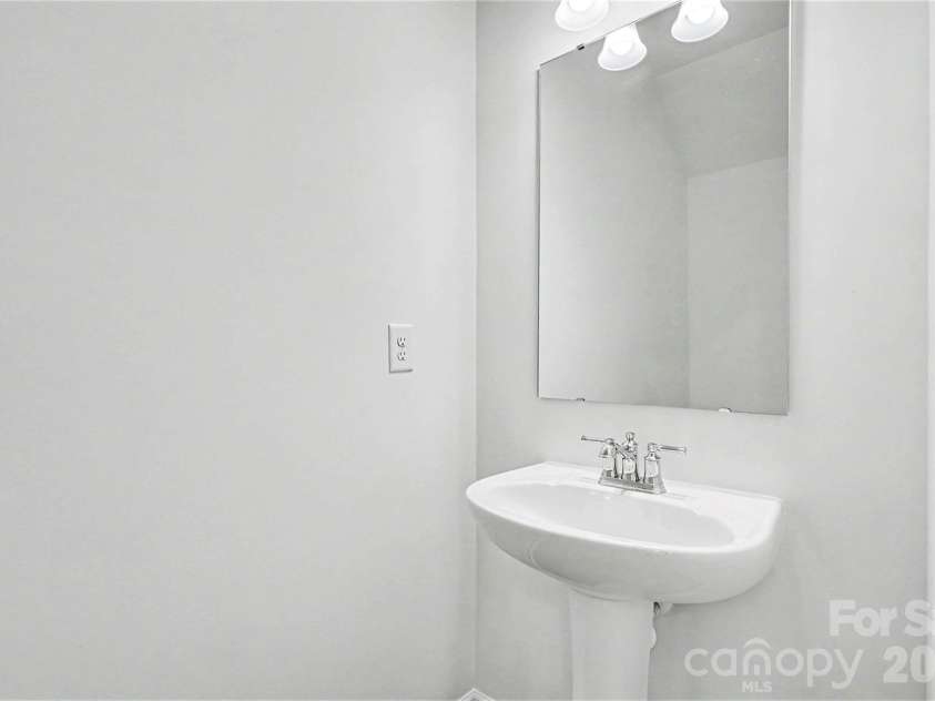 4035 Lawnview Drive, Charlotte, NC 28269.  MLS# CAR4386706, YatesRealty ID 32282. 