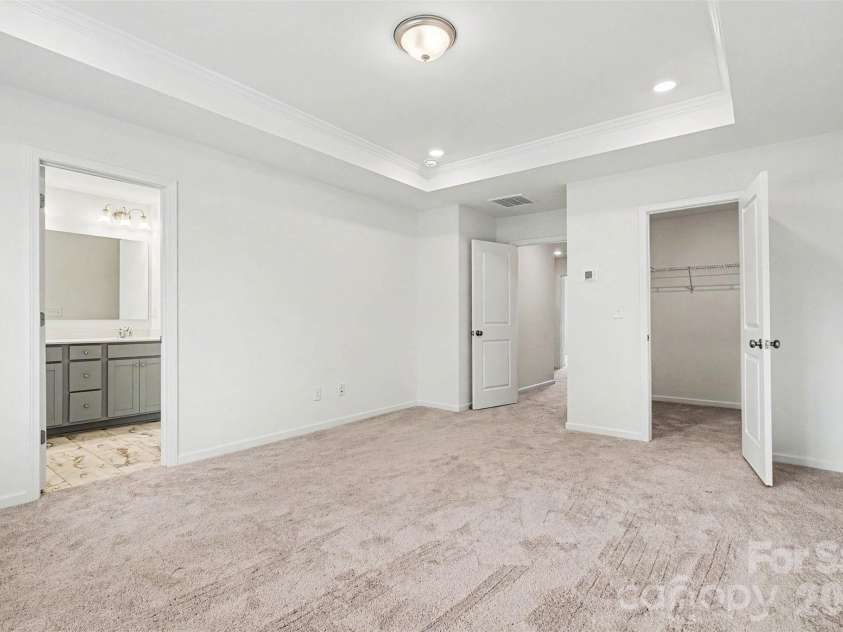 4035 Lawnview Drive, Charlotte, NC 28269.  MLS# CAR4386706, YatesRealty ID 32282. 