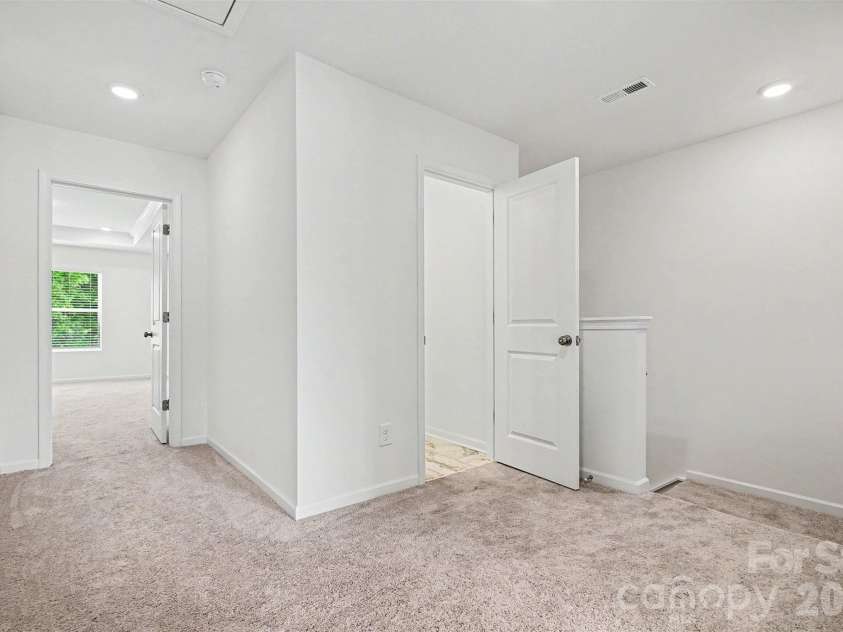 4035 Lawnview Drive, Charlotte, NC 28269.  MLS# CAR4386706, YatesRealty ID 32282. 