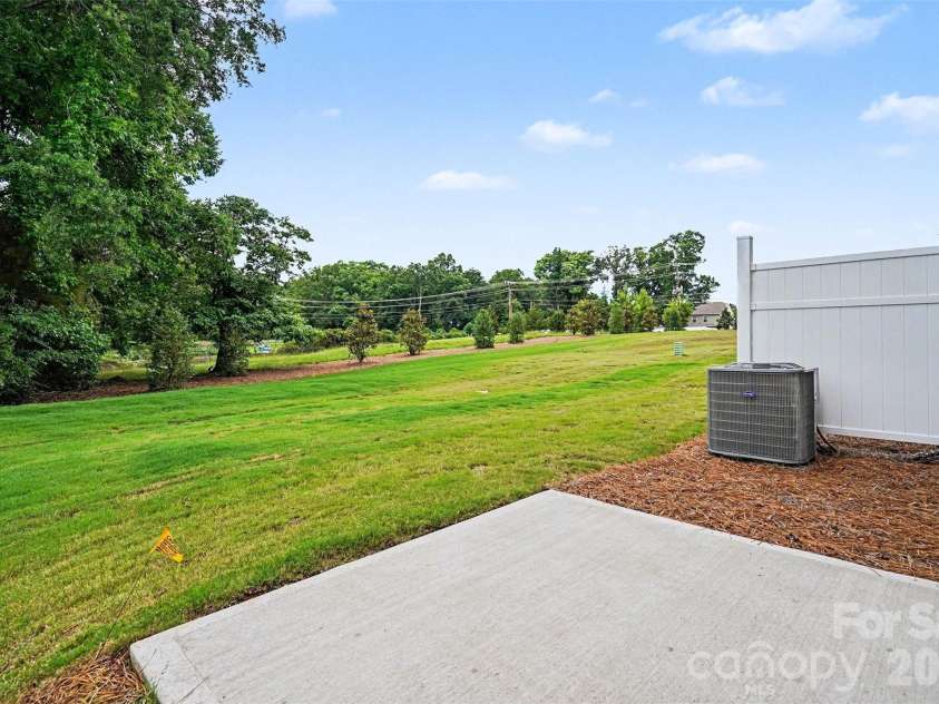 4035 Lawnview Drive, Charlotte, NC 28269.  MLS# CAR4386706, YatesRealty ID 32282. 