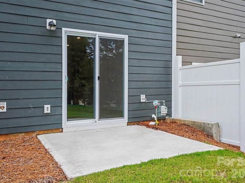 4035 Lawnview Drive, Charlotte, NC 28269.  MLS# CAR4386706, YatesRealty ID 32282. 