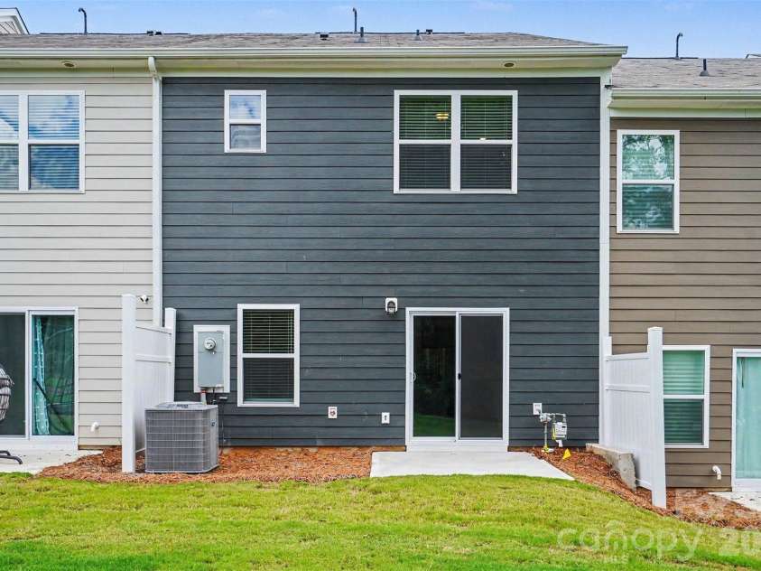 4035 Lawnview Drive, Charlotte, NC 28269.  MLS# CAR4386706, YatesRealty ID 32282. 