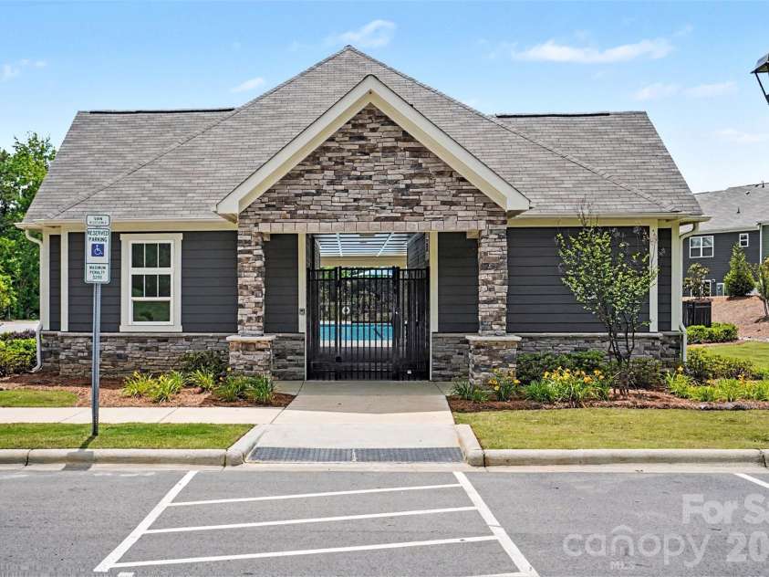 4035 Lawnview Drive, Charlotte, NC 28269.  MLS# CAR4386706, YatesRealty ID 32282. 
