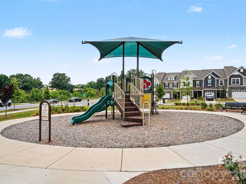 4035 Lawnview Drive, Charlotte, NC 28269.  MLS# CAR4386706, YatesRealty ID 32282. 