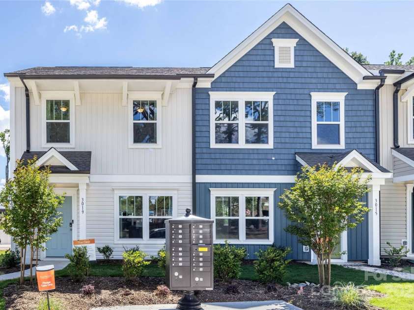 2007 Parkvale Place, Charlotte, NC 28208.  MLS# CAR4290117, YatesRealty ID 32283. 