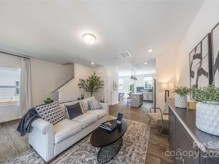 2007 Parkvale Place, Charlotte, NC 28208.  MLS# CAR4290117, YatesRealty ID 32283. 