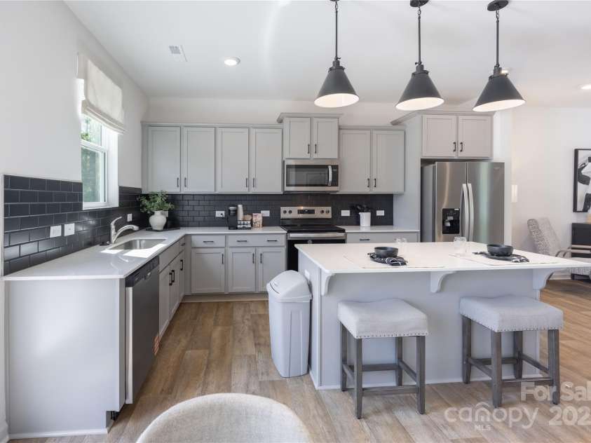 2007 Parkvale Place, Charlotte, NC 28208.  MLS# CAR4290117, YatesRealty ID 32283. 