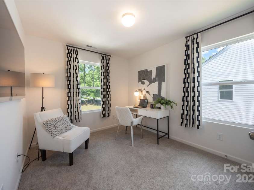 2007 Parkvale Place, Charlotte, NC 28208.  MLS# CAR4290117, YatesRealty ID 32283. 