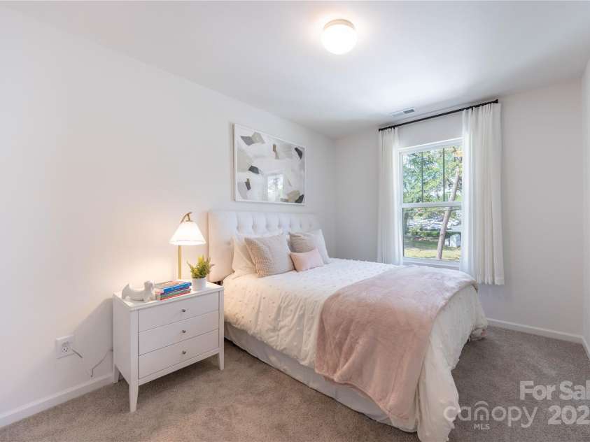 2007 Parkvale Place, Charlotte, NC 28208.  MLS# CAR4290117, YatesRealty ID 32283. 