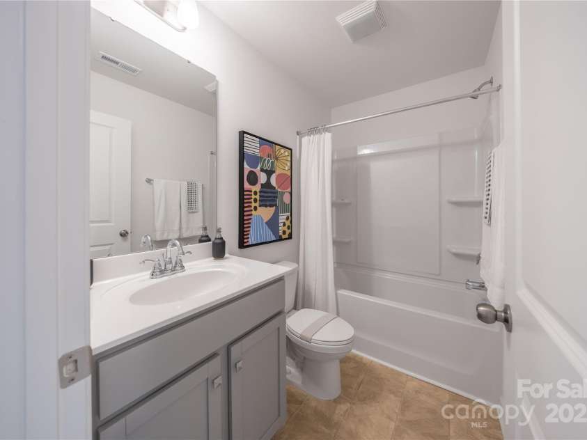 2007 Parkvale Place, Charlotte, NC 28208.  MLS# CAR4290117, YatesRealty ID 32283. 