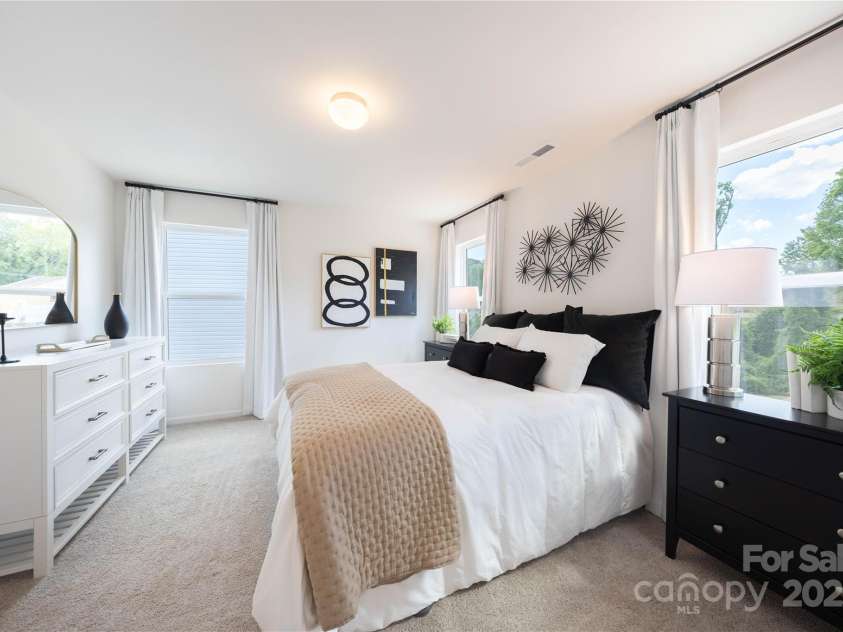 2007 Parkvale Place, Charlotte, NC 28208.  MLS# CAR4290117, YatesRealty ID 32283. 