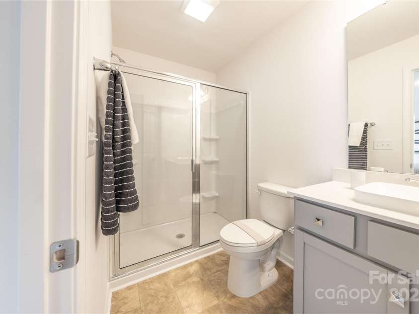 2007 Parkvale Place, Charlotte, NC 28208.  MLS# CAR4290117, YatesRealty ID 32283. 