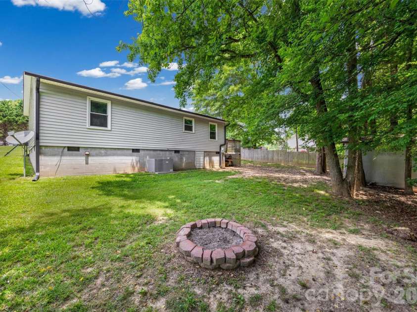 3753 Jenkins Road, Clover, SC 29710.  MLS# CAR4391594, YatesRealty ID 32283. 