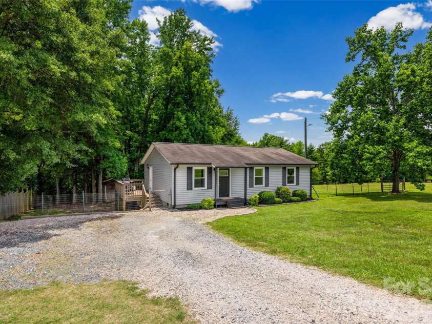 3753 Jenkins Road, Clover, SC 29710.  MLS# CAR4391594, YatesRealty ID 32283. 