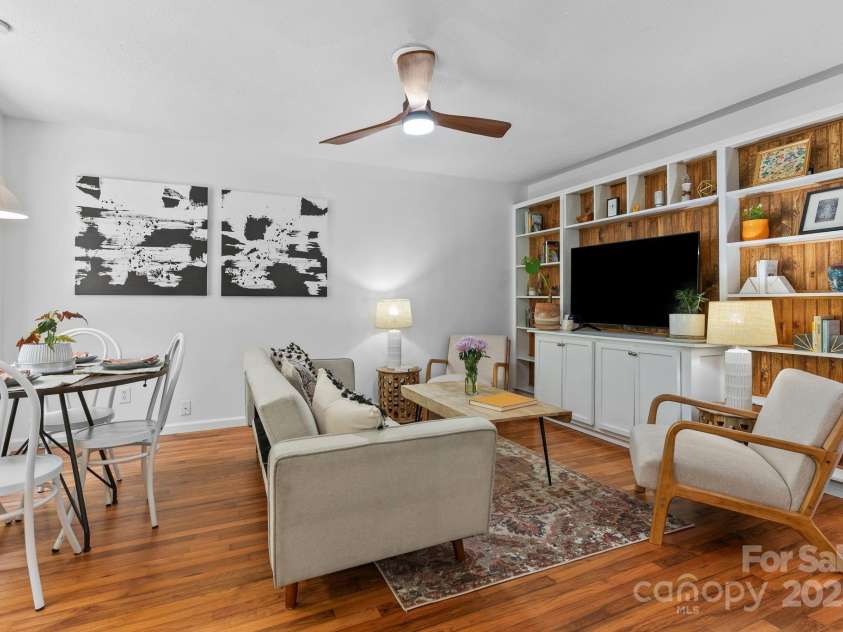 207 Oconeechee Avenue, Black Mountain, NC 28711.  MLS# CAR4290585, YatesRealty ID 32284. Abundant Natural Light