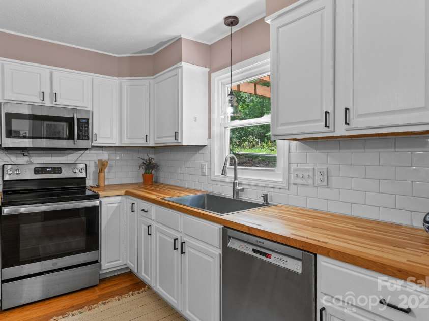 207 Oconeechee Avenue, Black Mountain, NC 28711.  MLS# CAR4290585, YatesRealty ID 32284. Butcher Block Counters * Subway tile Backsplash