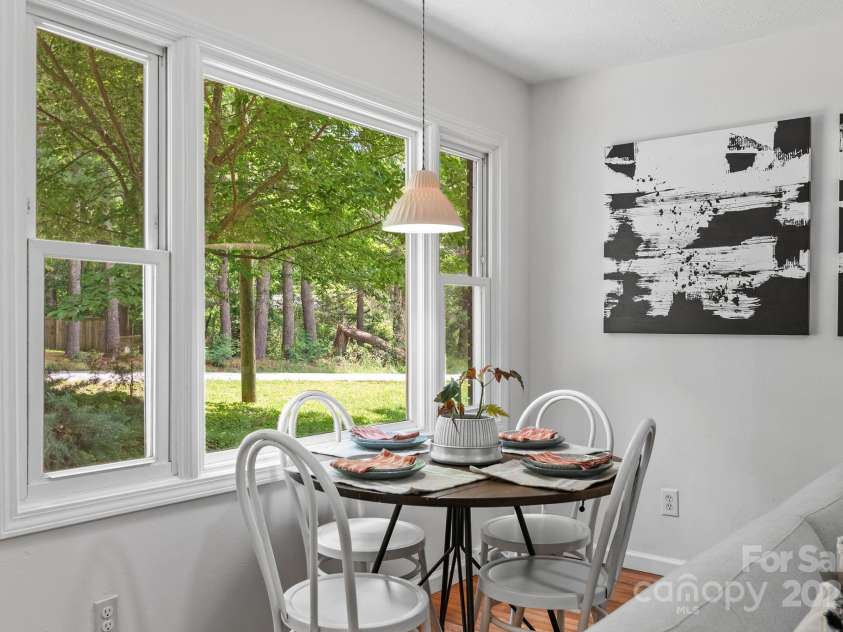 207 Oconeechee Avenue, Black Mountain, NC 28711.  MLS# CAR4290585, YatesRealty ID 32284. Dine with Garden Views
