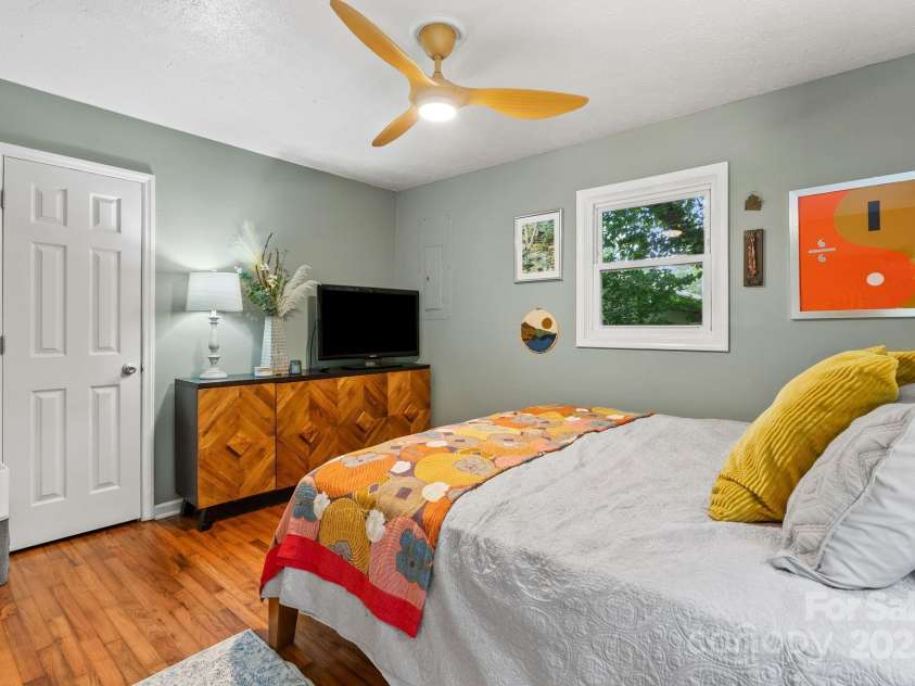 207 Oconeechee Avenue, Black Mountain, NC 28711.  MLS# CAR4290585, YatesRealty ID 32284. Extra Closet * Ceiling Fan