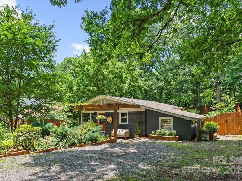 207 Oconeechee Avenue, Black Mountain, NC 28711.  MLS# CAR4290585, YatesRealty ID 32284. Inviting with Amazing Curb Appeal