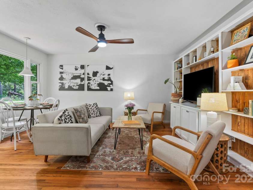 207 Oconeechee Avenue, Black Mountain, NC 28711.  MLS# CAR4290585, YatesRealty ID 32284. Large Picture Window * Custom Built-ins