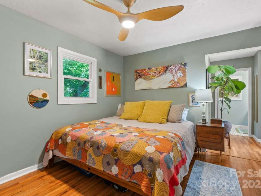 207 Oconeechee Avenue, Black Mountain, NC 28711.  MLS# CAR4290585, YatesRealty ID 32284. Peaceful Primary Suite