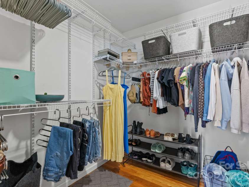 207 Oconeechee Avenue, Black Mountain, NC 28711.  MLS# CAR4290585, YatesRealty ID 32284. Primary Walk-in Closet