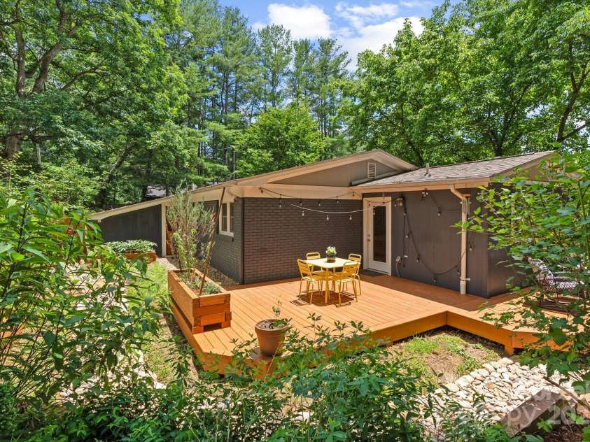 207 Oconeechee Avenue, Black Mountain, NC 28711.  MLS# CAR4290585, YatesRealty ID 32284. Relax to Birdsong on the Large Deck