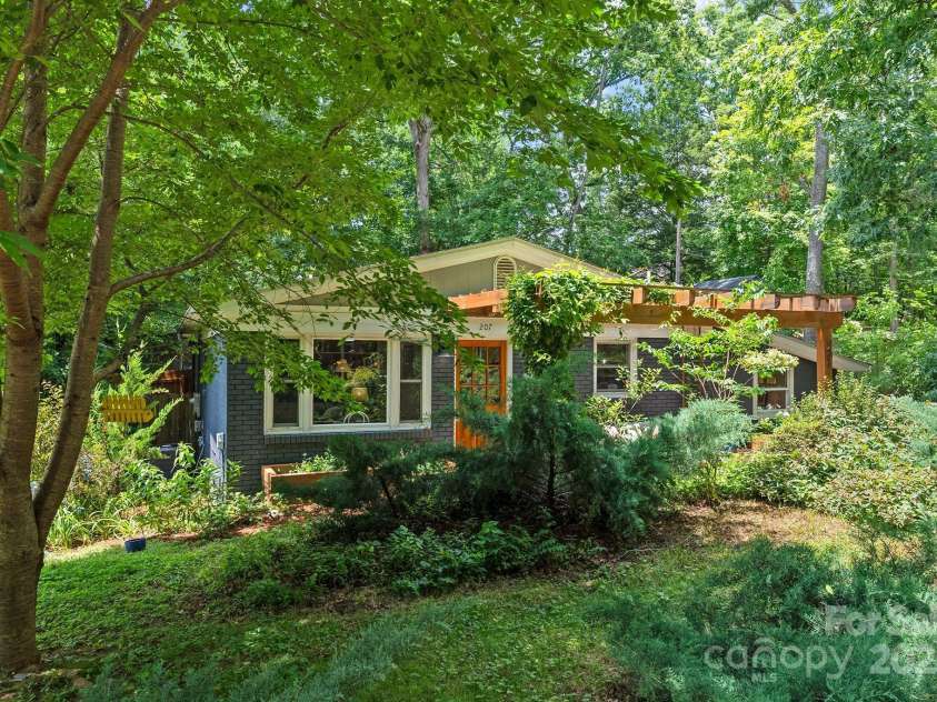 207 Oconeechee Avenue, Black Mountain, NC 28711.  MLS# CAR4290585, YatesRealty ID 32284. Storybook-like garden environment