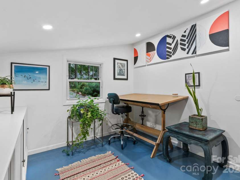 207 Oconeechee Avenue, Black Mountain, NC 28711.  MLS# CAR4290585, YatesRealty ID 32284. Studio off Kitchen