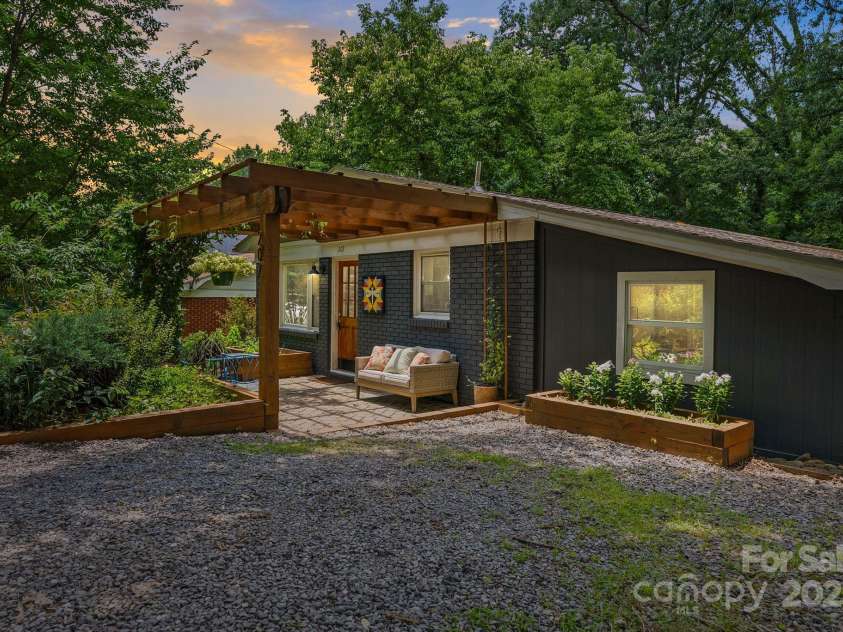 207 Oconeechee Avenue, Black Mountain, NC 28711.  MLS# CAR4290585, YatesRealty ID 32284. Welcome Home!