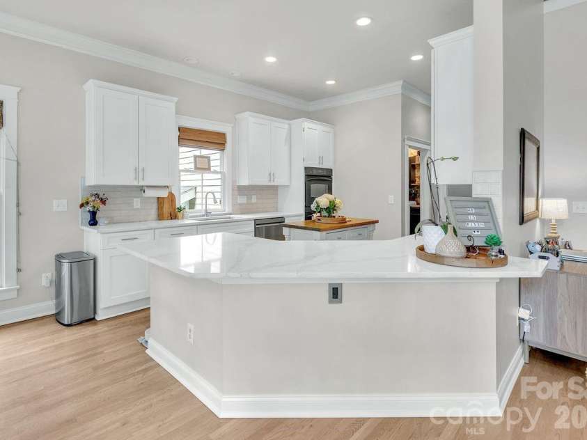 619 Oak Drive, Huntersville, NC 28078.  MLS# CAR4371399, YatesRealty ID 32284. Kitchen