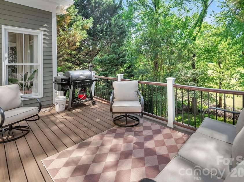 619 Oak Drive, Huntersville, NC 28078.  MLS# CAR4371399, YatesRealty ID 32284. Main Level Deck