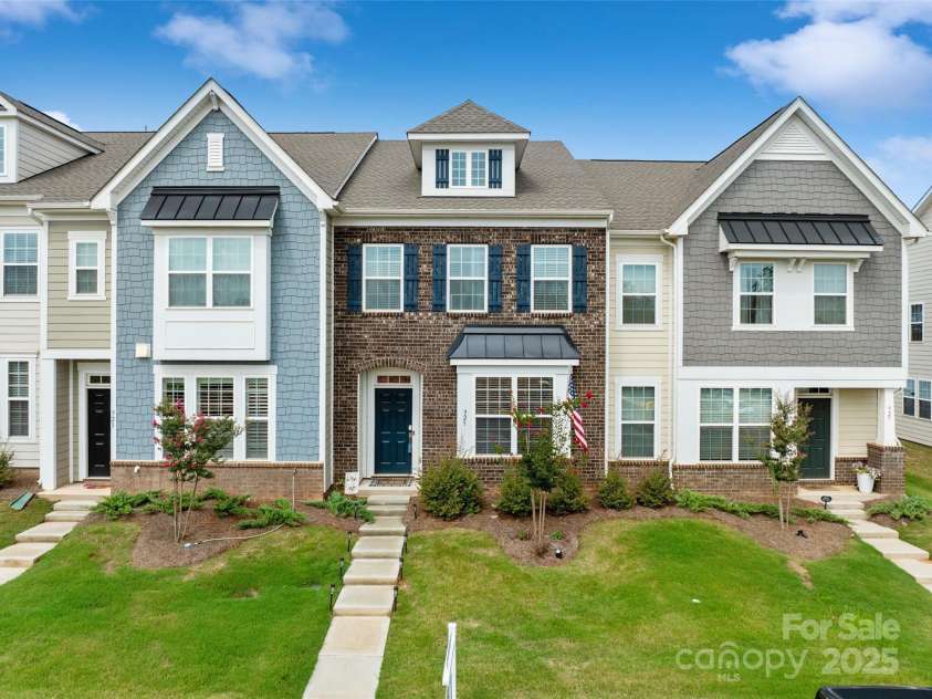 925 Cobbled Way, Fort Mill, SC 29715.  MLS# CAR4292216, YatesRealty ID 32285. 