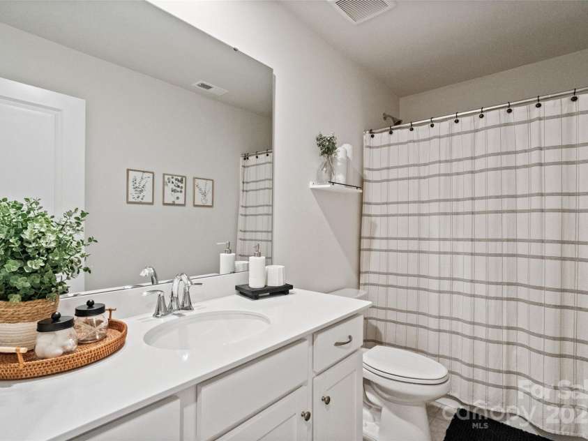 925 Cobbled Way, Fort Mill, SC 29715.  MLS# CAR4292216, YatesRealty ID 32285. 