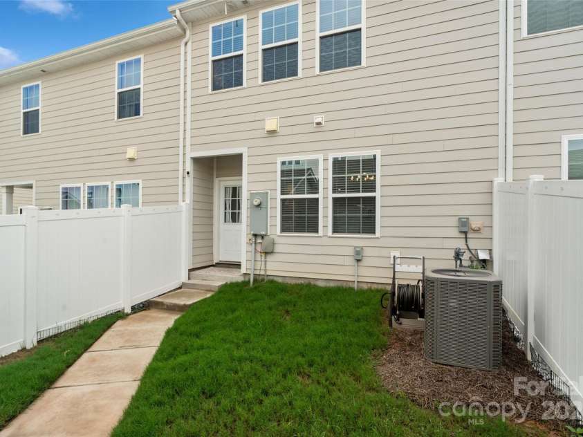 925 Cobbled Way, Fort Mill, SC 29715.  MLS# CAR4292216, YatesRealty ID 32285. 