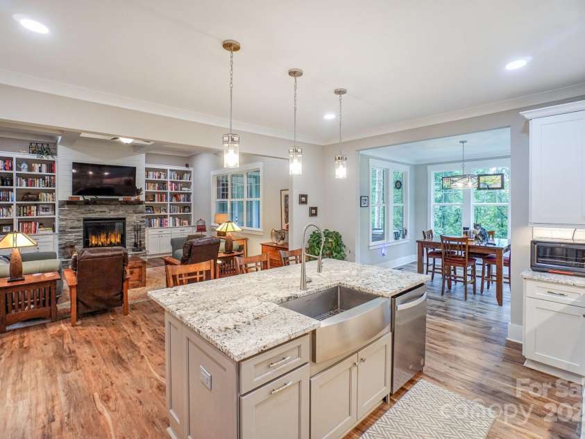 138 Waterbury Drive, Mooresville, NC 28117.  MLS# CAR4289133, YatesRealty ID 32286. 