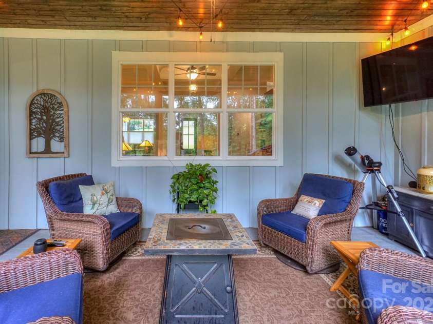 138 Waterbury Drive, Mooresville, NC 28117.  MLS# CAR4289133, YatesRealty ID 32286. 