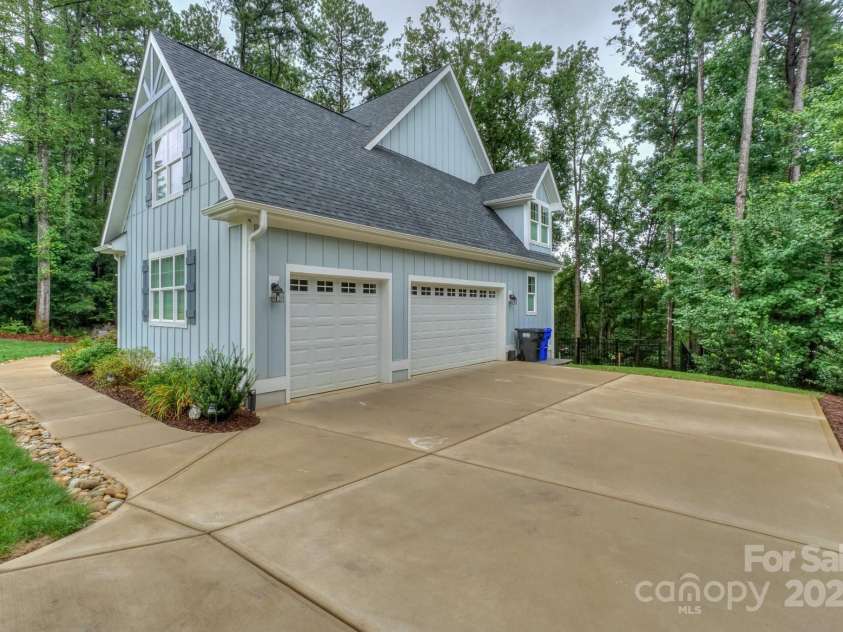 138 Waterbury Drive, Mooresville, NC 28117.  MLS# CAR4289133, YatesRealty ID 32286. 