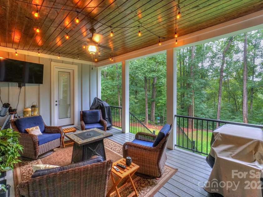 138 Waterbury Drive, Mooresville, NC 28117.  MLS# CAR4289133, YatesRealty ID 32286. 