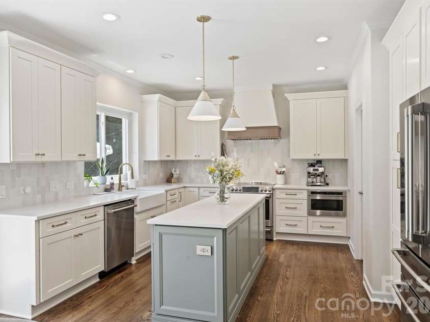 5319 Piper Glen Drive, Charlotte, NC 28277.  MLS# CAR4389284, YatesRealty ID 32287. 