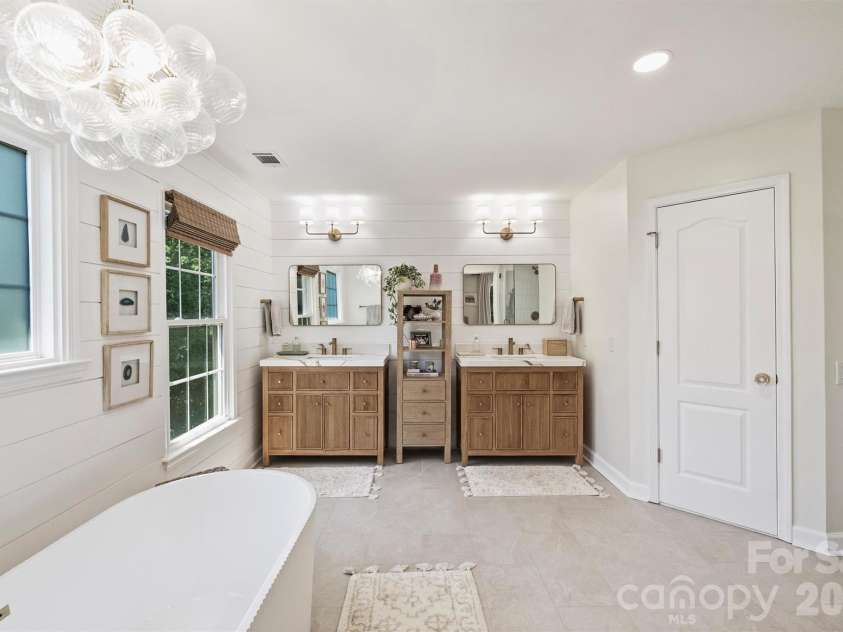 5319 Piper Glen Drive, Charlotte, NC 28277.  MLS# CAR4389284, YatesRealty ID 32287. 