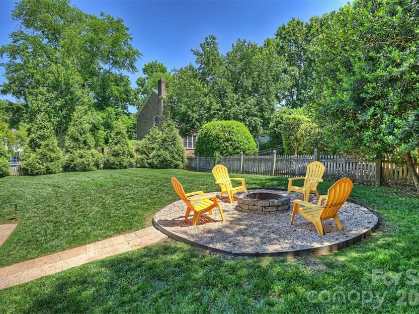 5319 Piper Glen Drive, Charlotte, NC 28277.  MLS# CAR4389284, YatesRealty ID 32287. 