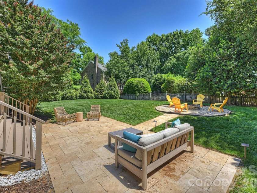 5319 Piper Glen Drive, Charlotte, NC 28277.  MLS# CAR4389284, YatesRealty ID 32287. 