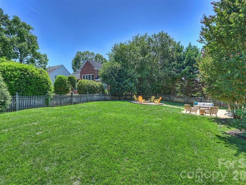 5319 Piper Glen Drive, Charlotte, NC 28277.  MLS# CAR4389284, YatesRealty ID 32287. 
