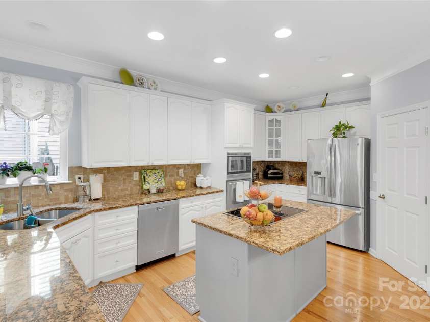 10837 Wilklee Drive, Charlotte, NC 28277.  MLS# CAR4291403, YatesRealty ID 32289. Plenty of storage space, cabinet space and countertop space. Walk in pantry.