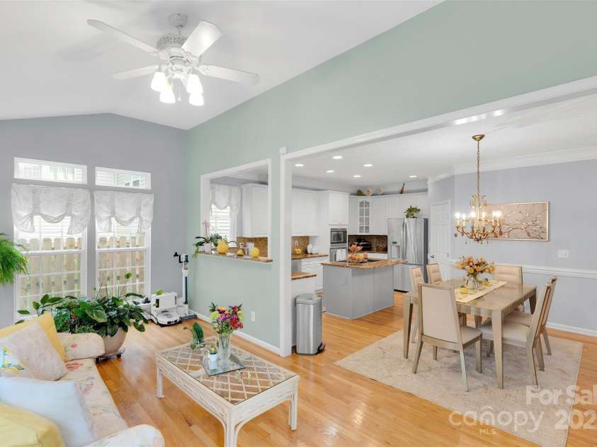 10837 Wilklee Drive, Charlotte, NC 28277.  MLS# CAR4291403, YatesRealty ID 32289. Sunroom for that extra entertaining area